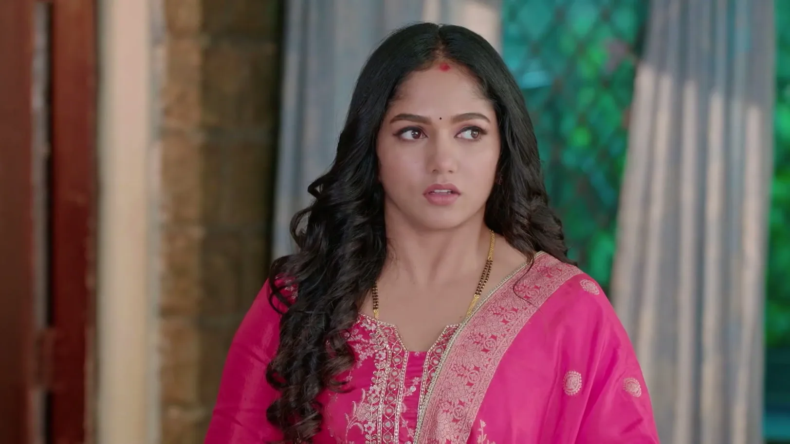 Mahalakshmi Troubles Karna - Karna Mahalakshmi Troubles Karna - Karna