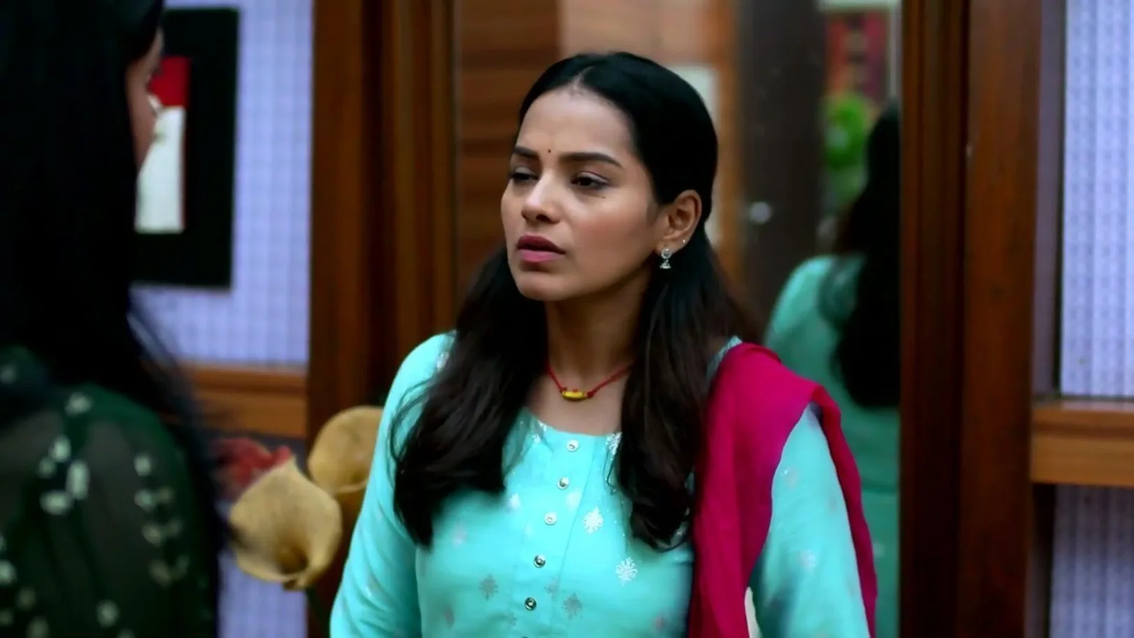 Netra Inspects Padmakar's Shelf | Saatvya Mulichi Saatvi Mulgi 