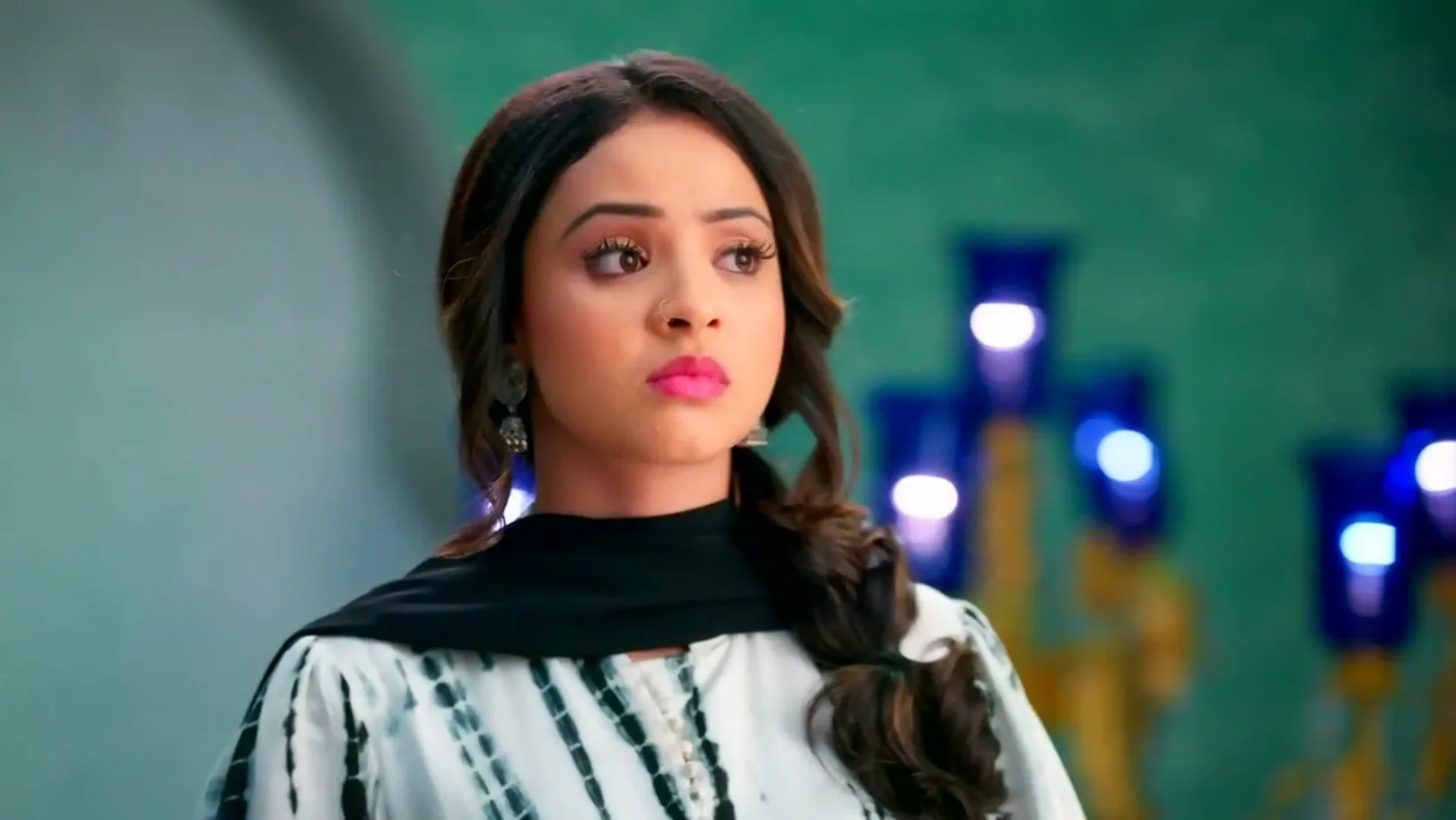Dua Gives Her Clothes to Gazal | Rabb Se Hai Dua 