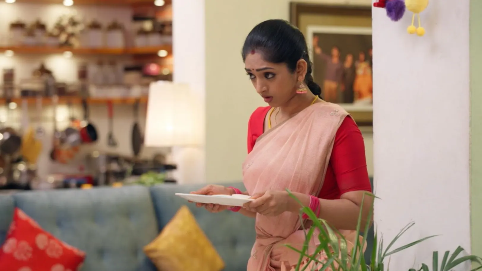 Ninaithale Inikkum - October 18, 2021 - Webisode 18th October 2021 Webisode