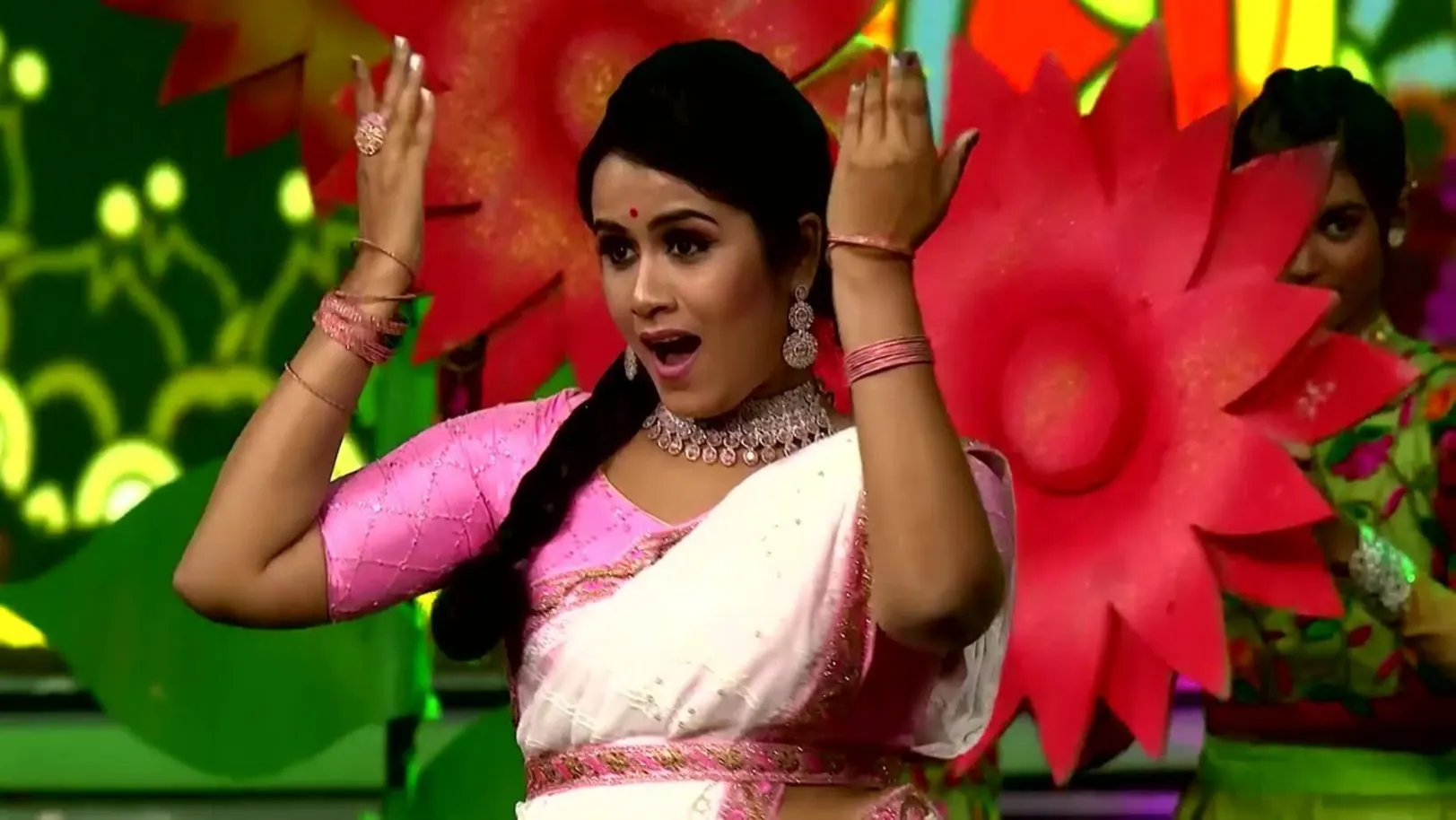 Hemalatha as Actress Bharathi Vishnuvardhan 