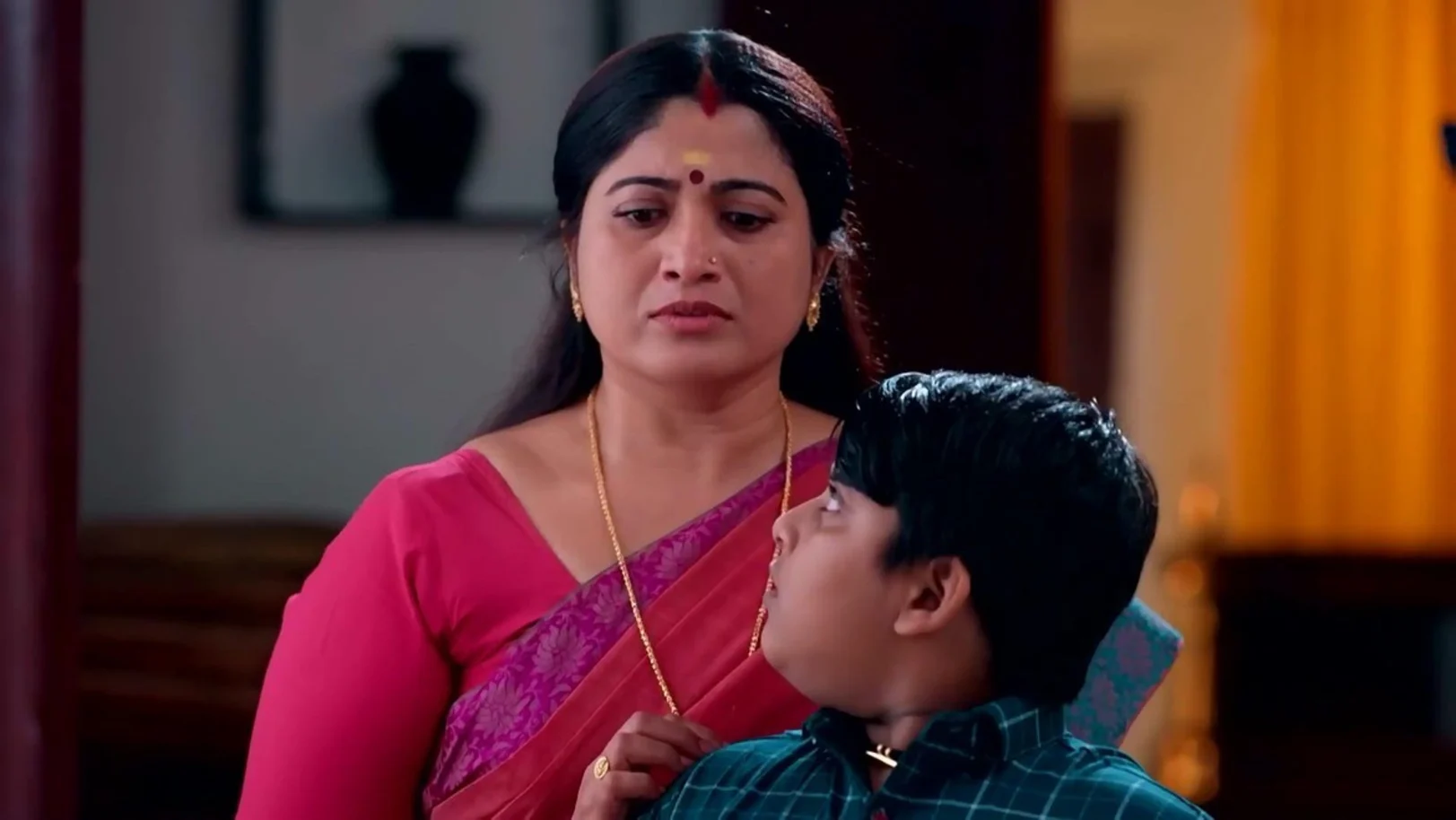 Devaki Dresses Up Shyama | Shyamambaram 