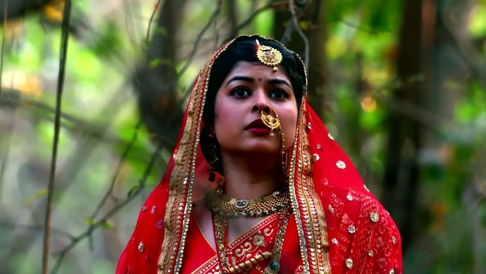 Meena Goes to Free Herself from the Bridal Dress | Tikuli - Suhagin Ya Abhagin 