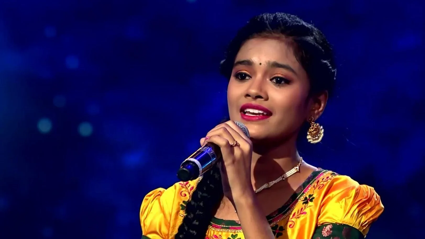 Shivani Sings Kelo Mahadeva in Devotional Theme 