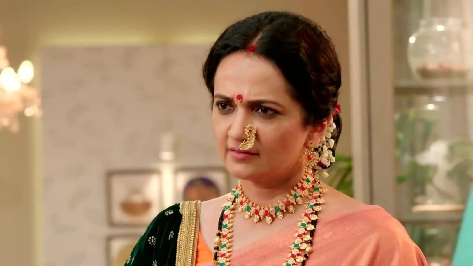 Bhuvaneshwari Gets Enraged 5th April 2023 Webisode