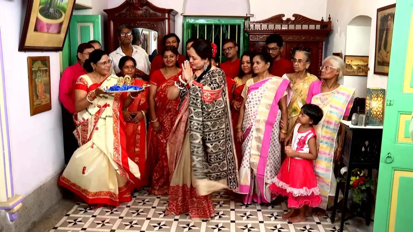 Joint Family of Sadhukha's | Ghore Ghore Zee Bangla | Promo