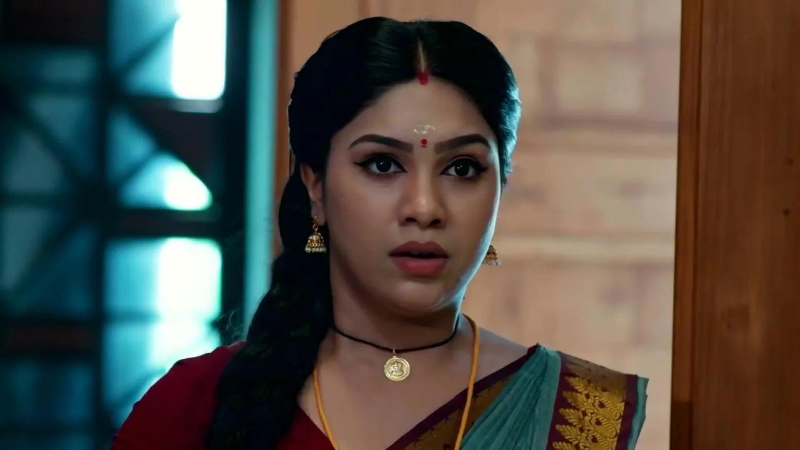 Vishal is Startled to See Parvathy | Parvathy 