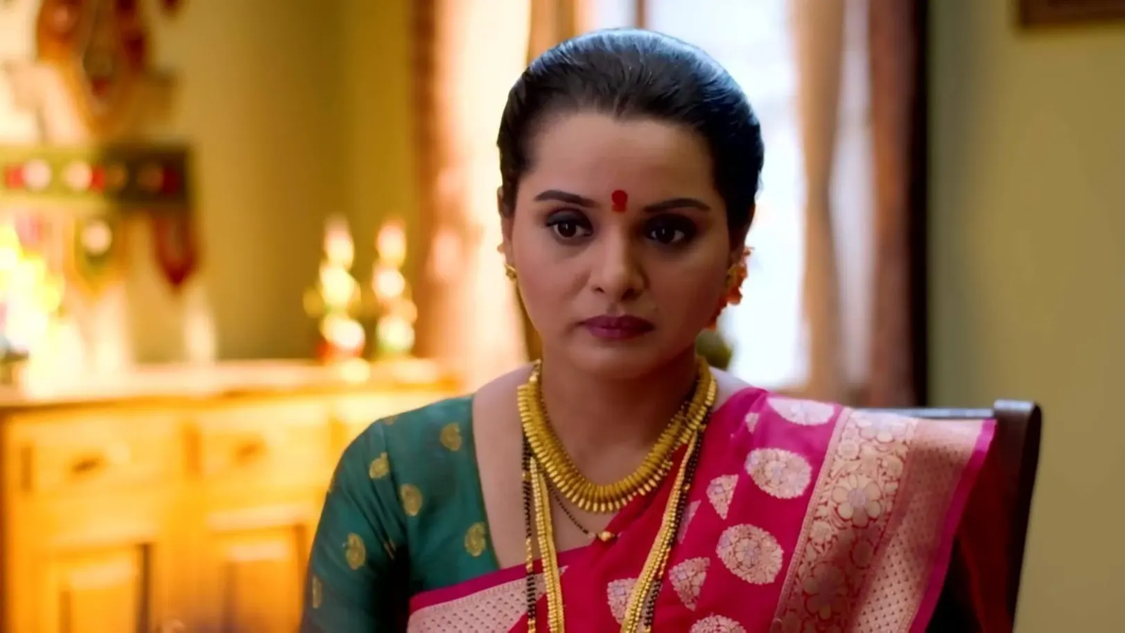 Manju Reassures Uma | Sara Kahi Tichyasathi 