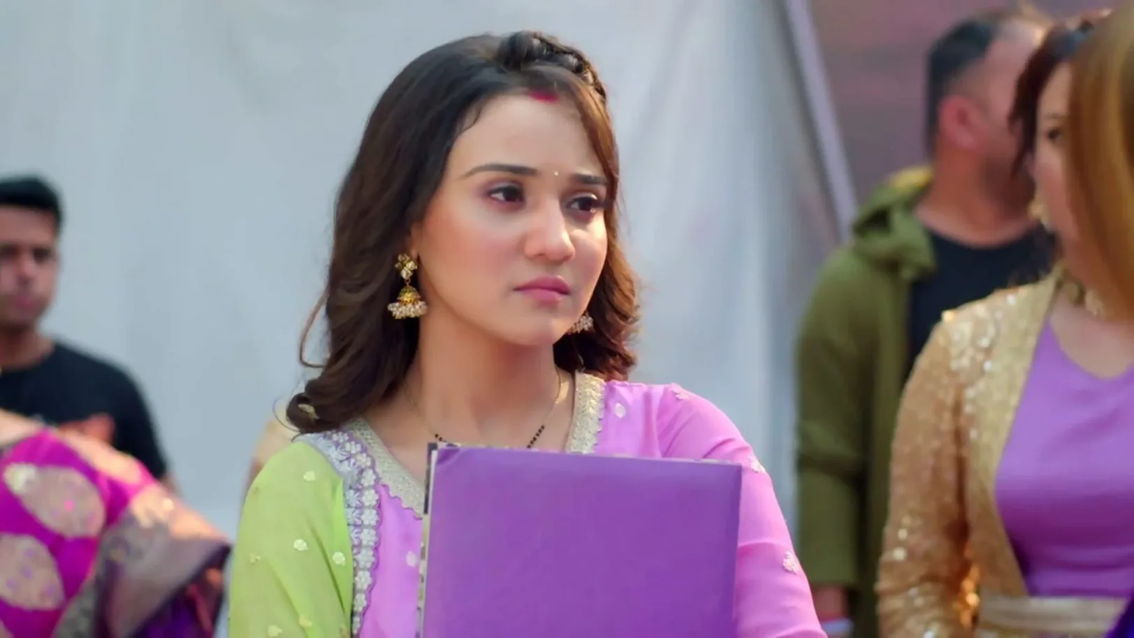 Sumeet Assists Shlok and Raj  4th September 2023 Webisode