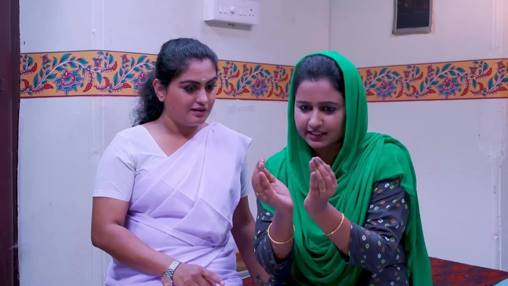 Kumari Speaks to Uthara | Wife Is Beautiful 