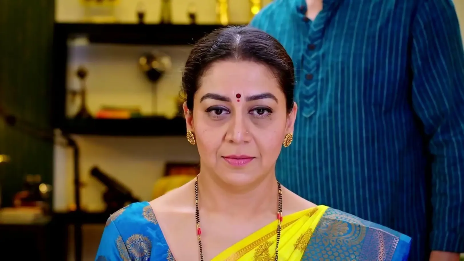 Madhav Helps Tulasi Put the Flowers in Her Hair | Shrirasthu Shubhamasthu 