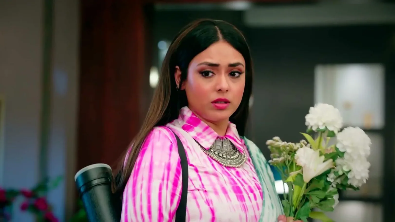 Babita Gives the Society's Secretary a Task | Kaise Mujhe Tum Mil Gaye 