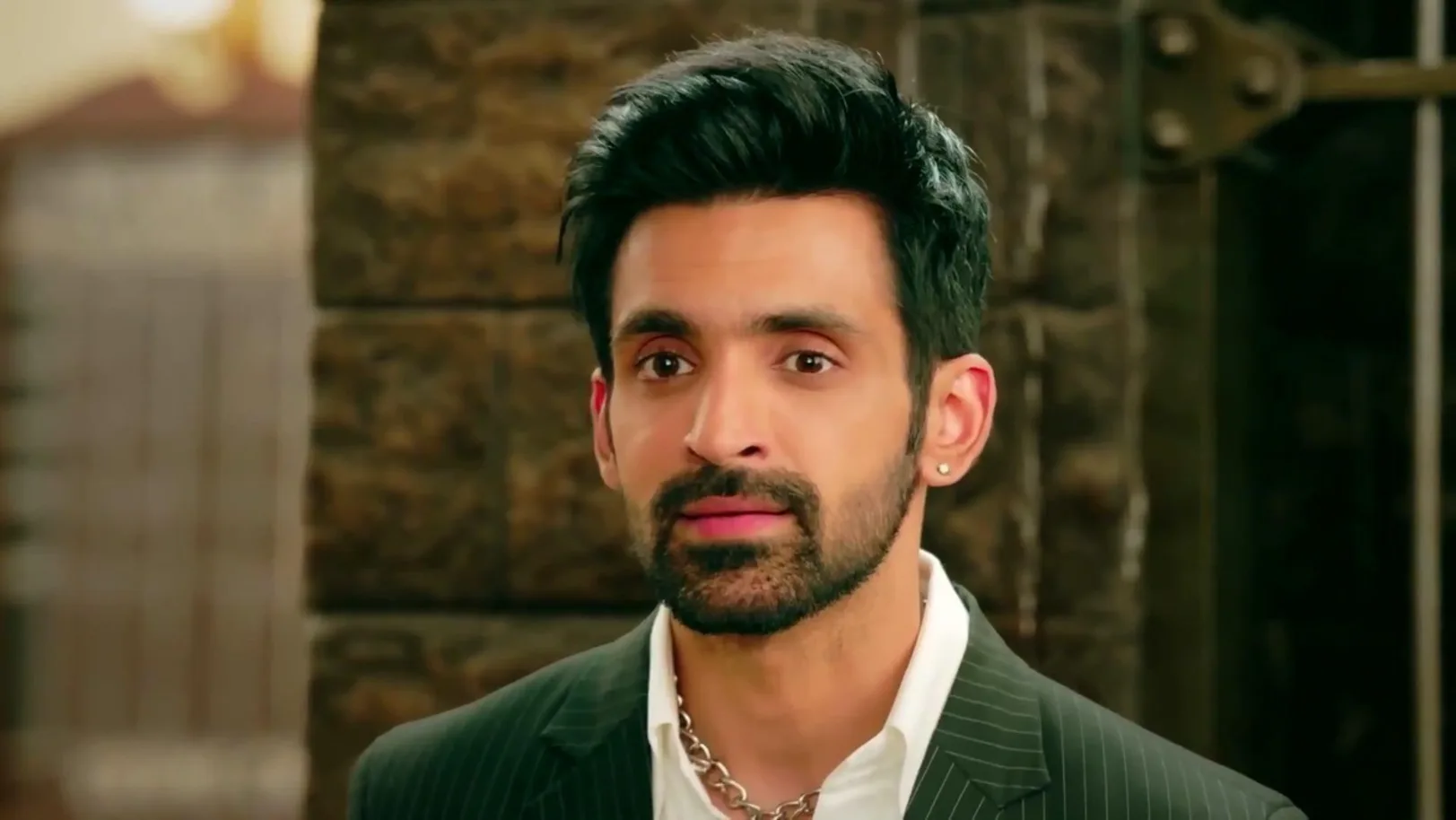 Amrita Calls Virat 10th December 2023 Webisode