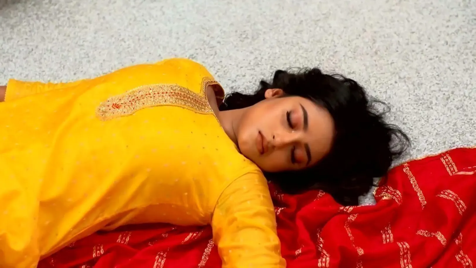 The Family Gets Stunned to See Nilu 11th December 2023 Webisode