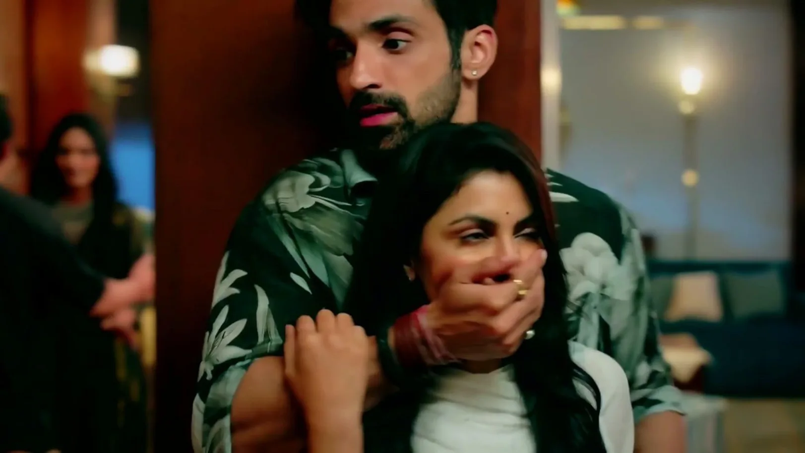 Shekhar Helps Virat | Kaise Mujhe Tum Mil Gaye 