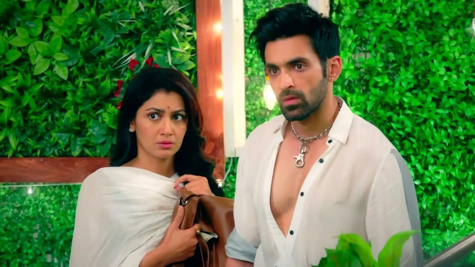 The Family Sees Amruta with Virat | Kaise Mujhe Tum Mil Gaye 