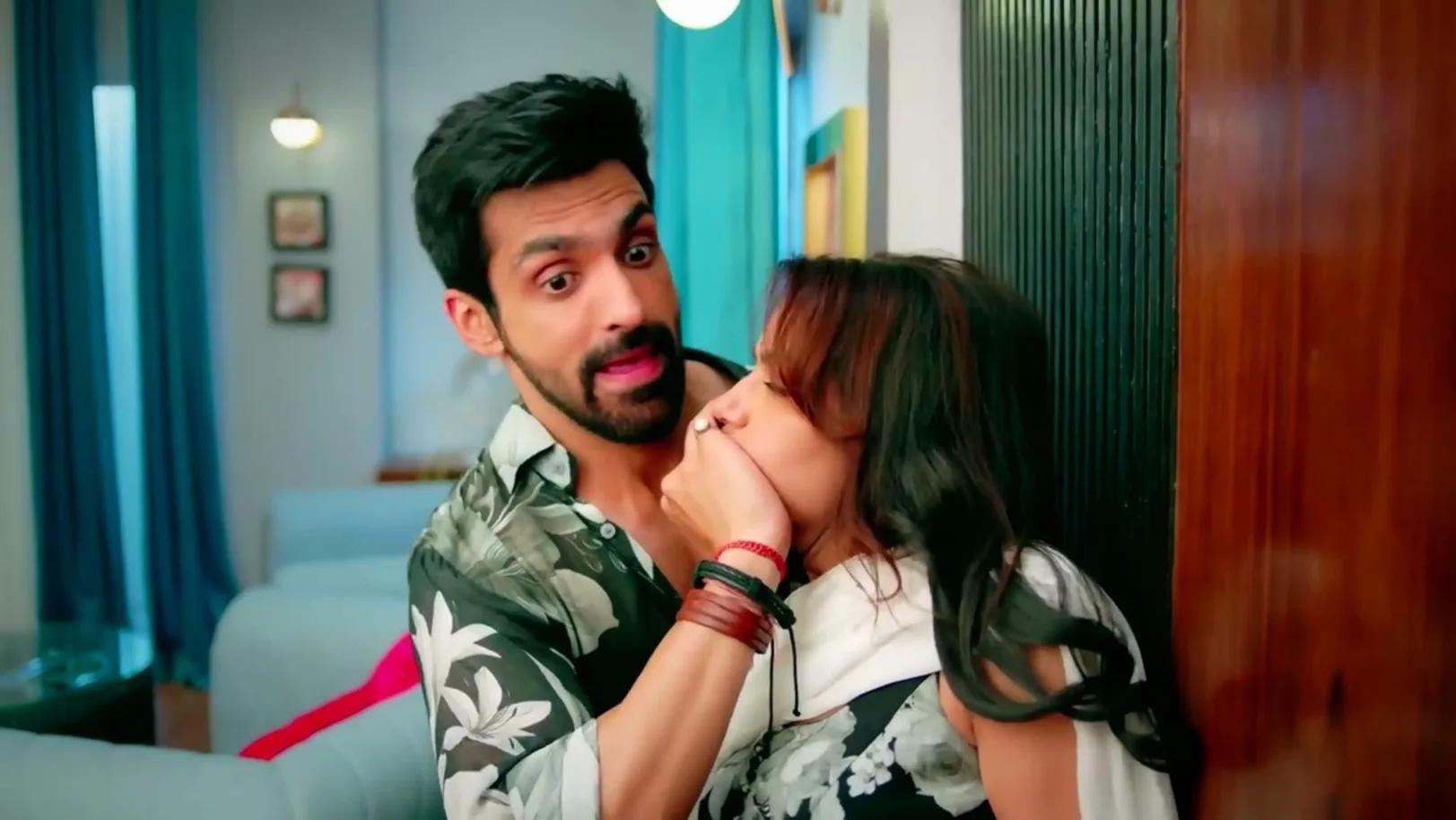 Virat Hides Amruta In His Room 13th December 2023 Webisode