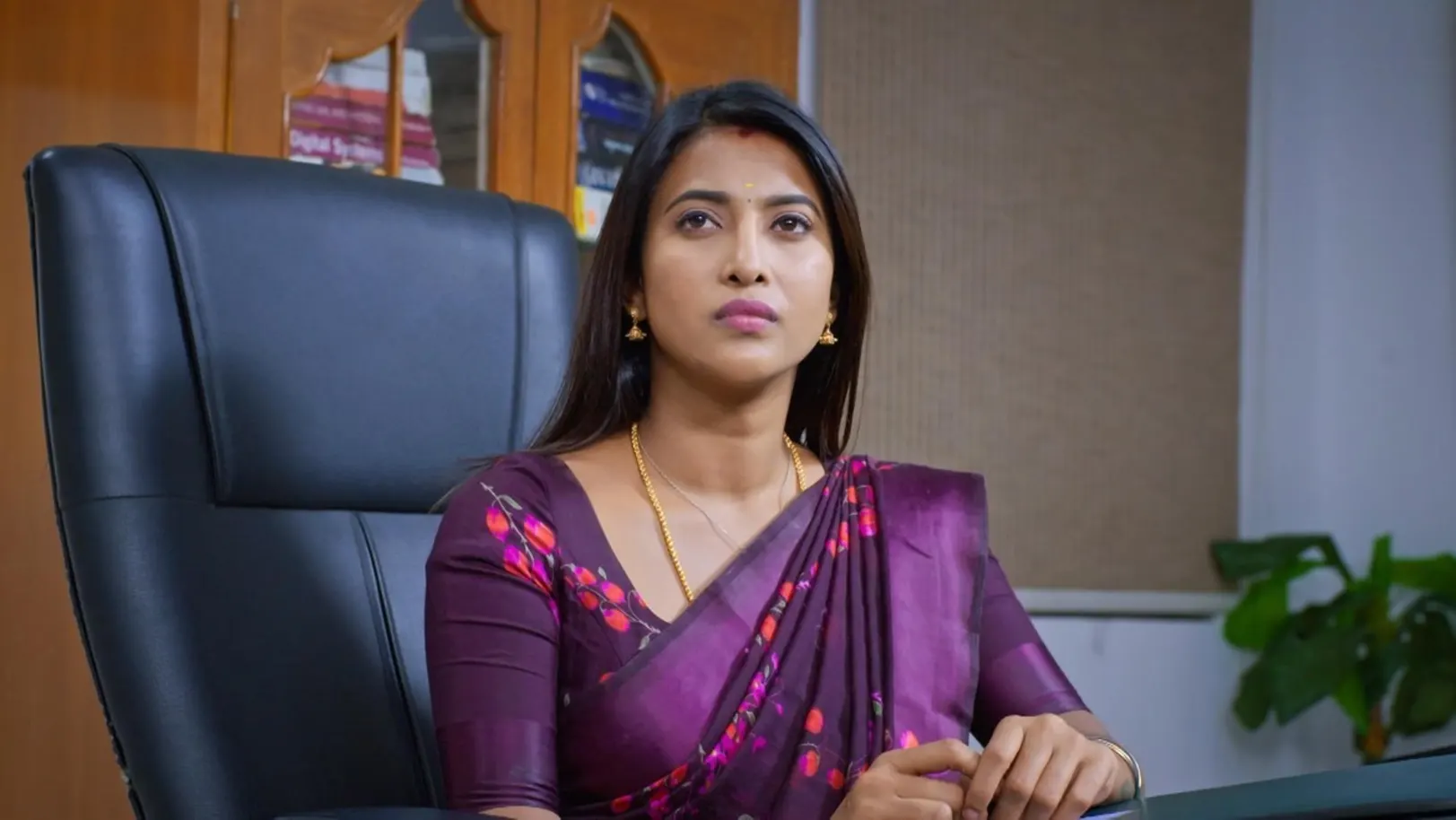 Meenakshi Learns about Ranjith 30th November 2021 Webisode