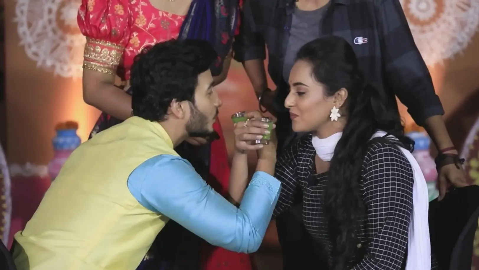 Divya and Karthik Play 'Hit Mele Hit' | Sankranthi Utsava 