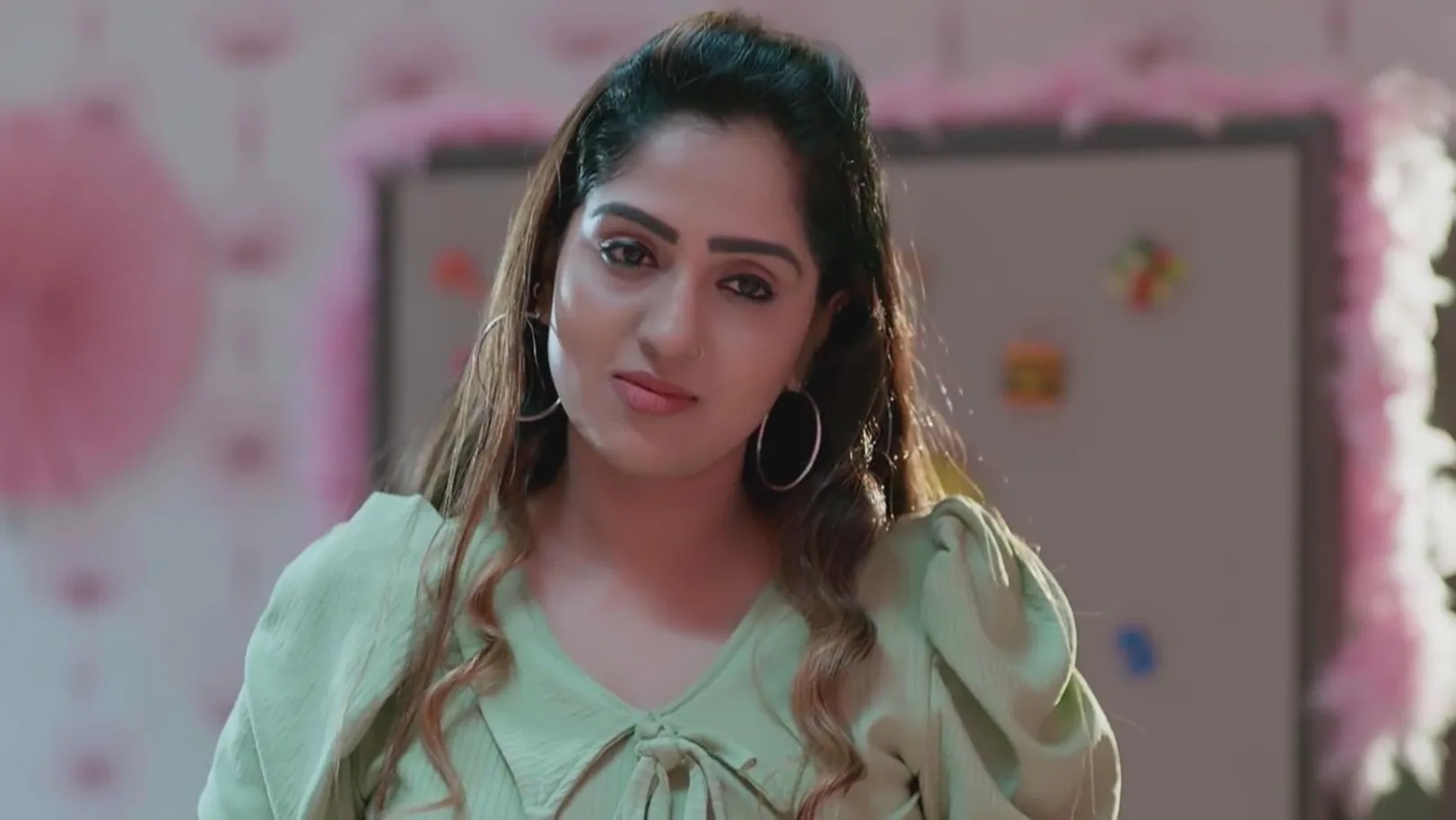 Shreya Gives Milk to Malavika 16th January 2024 Webisode