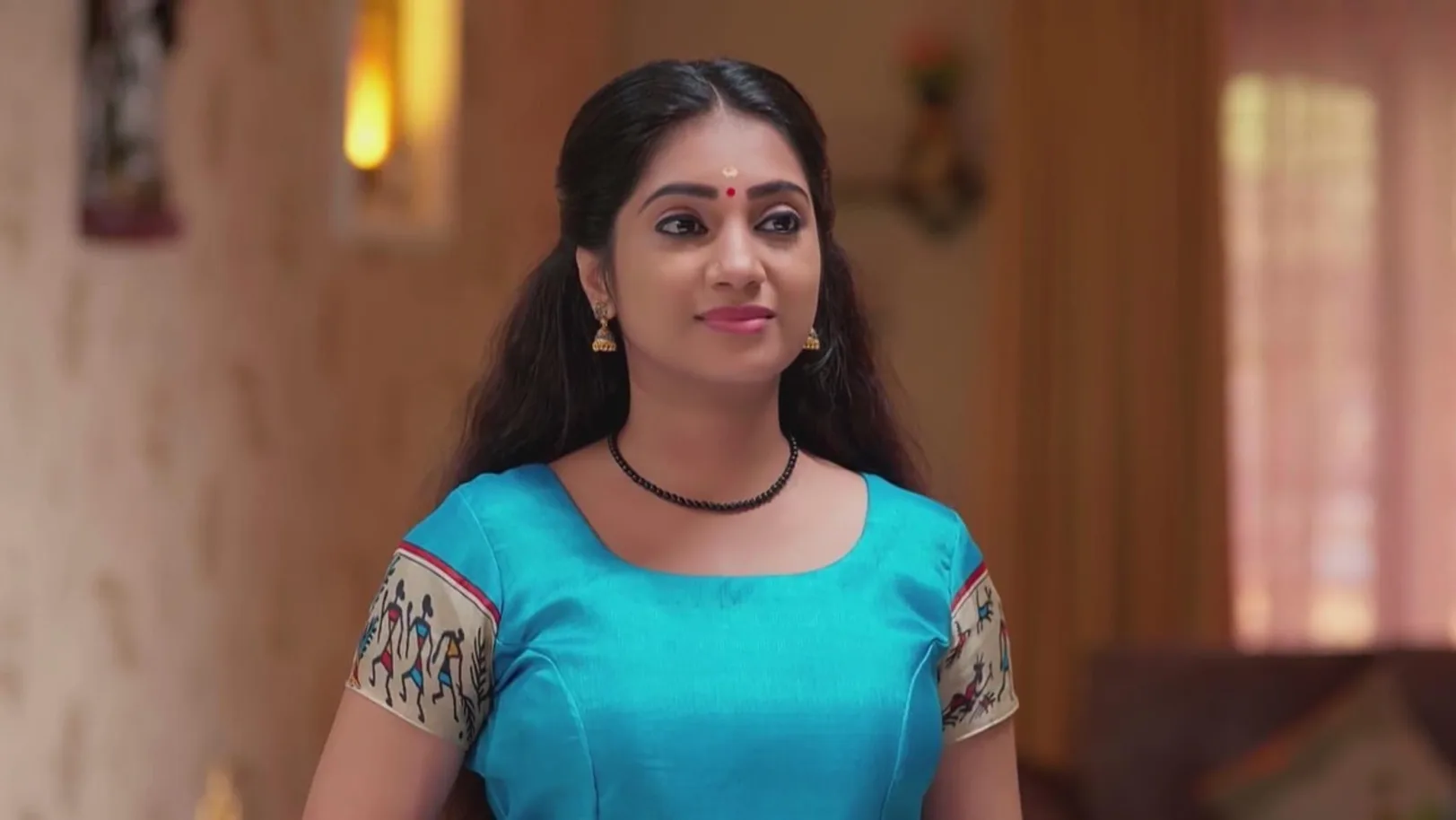 Shreya Introduces Amal to Malavika | Mayamayooram 