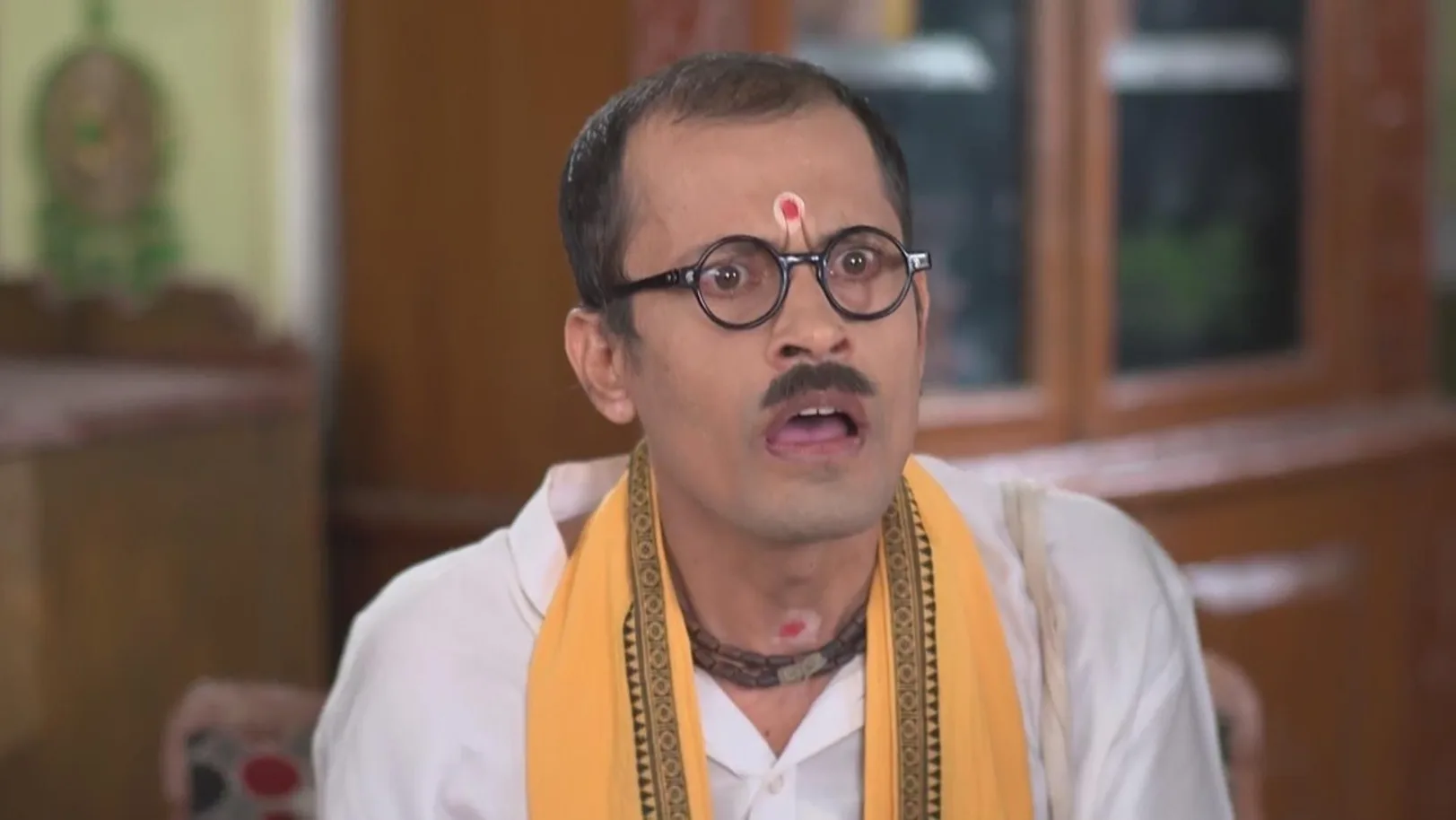 Manas's Grandmother Scolds Hari | Madhura Sansara 
