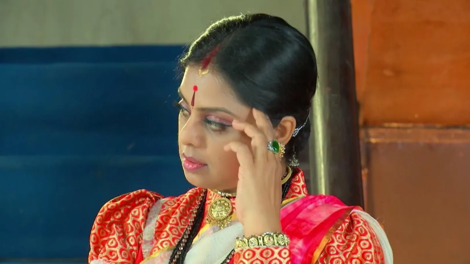 Swami Refuses to Accept Aravinda's Donation | Naagamandala 