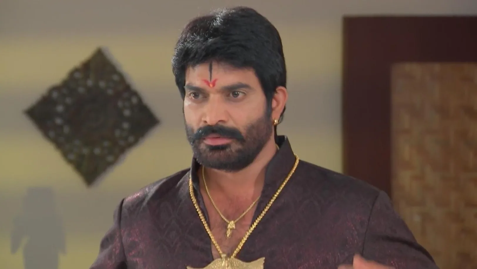 Aravinda Worries about Anirudha's Future | Naagamandala 