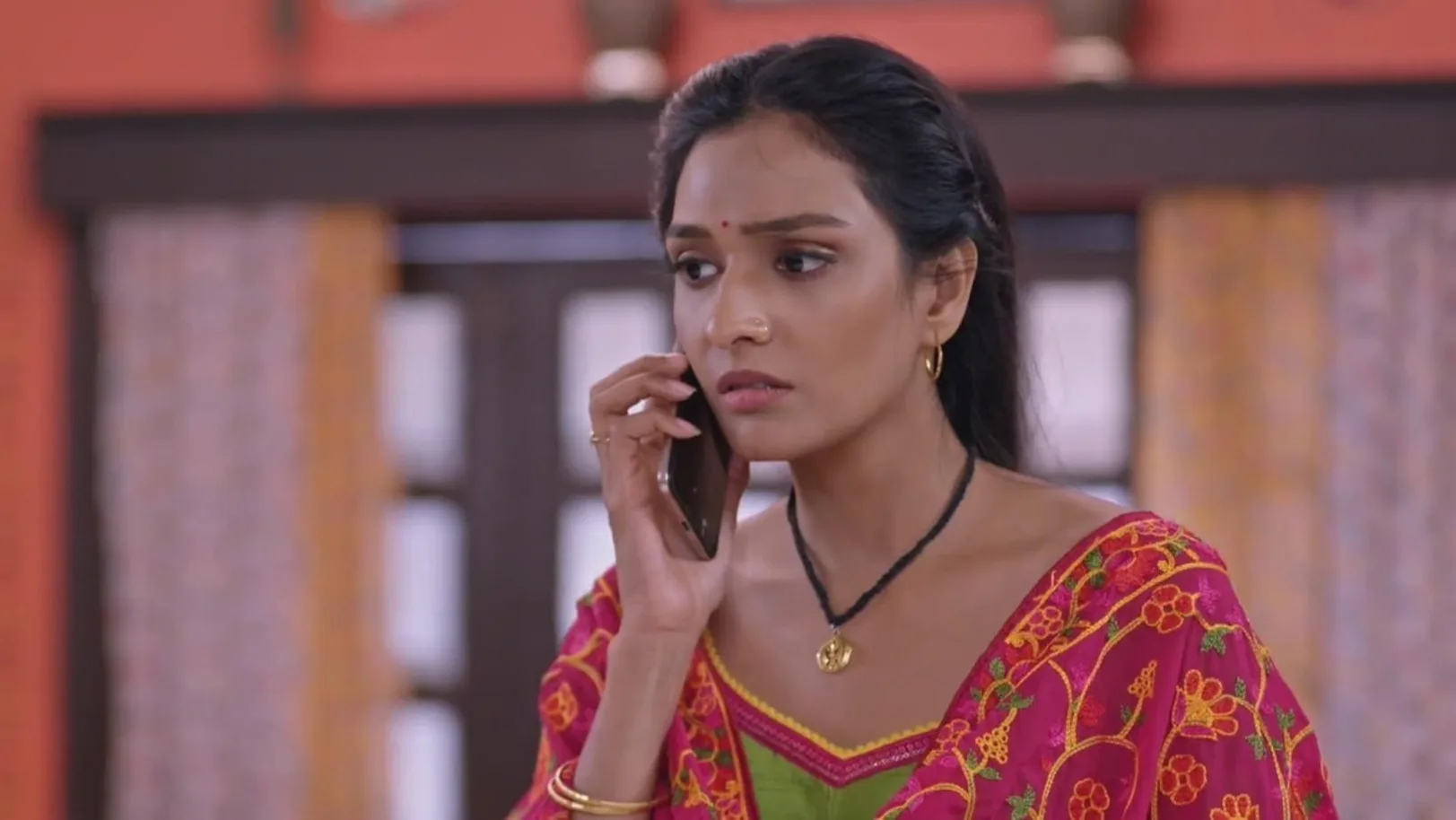 Anushka Asks Lakshmi to Take Parvati with Her | Bhagya Lakshmi 