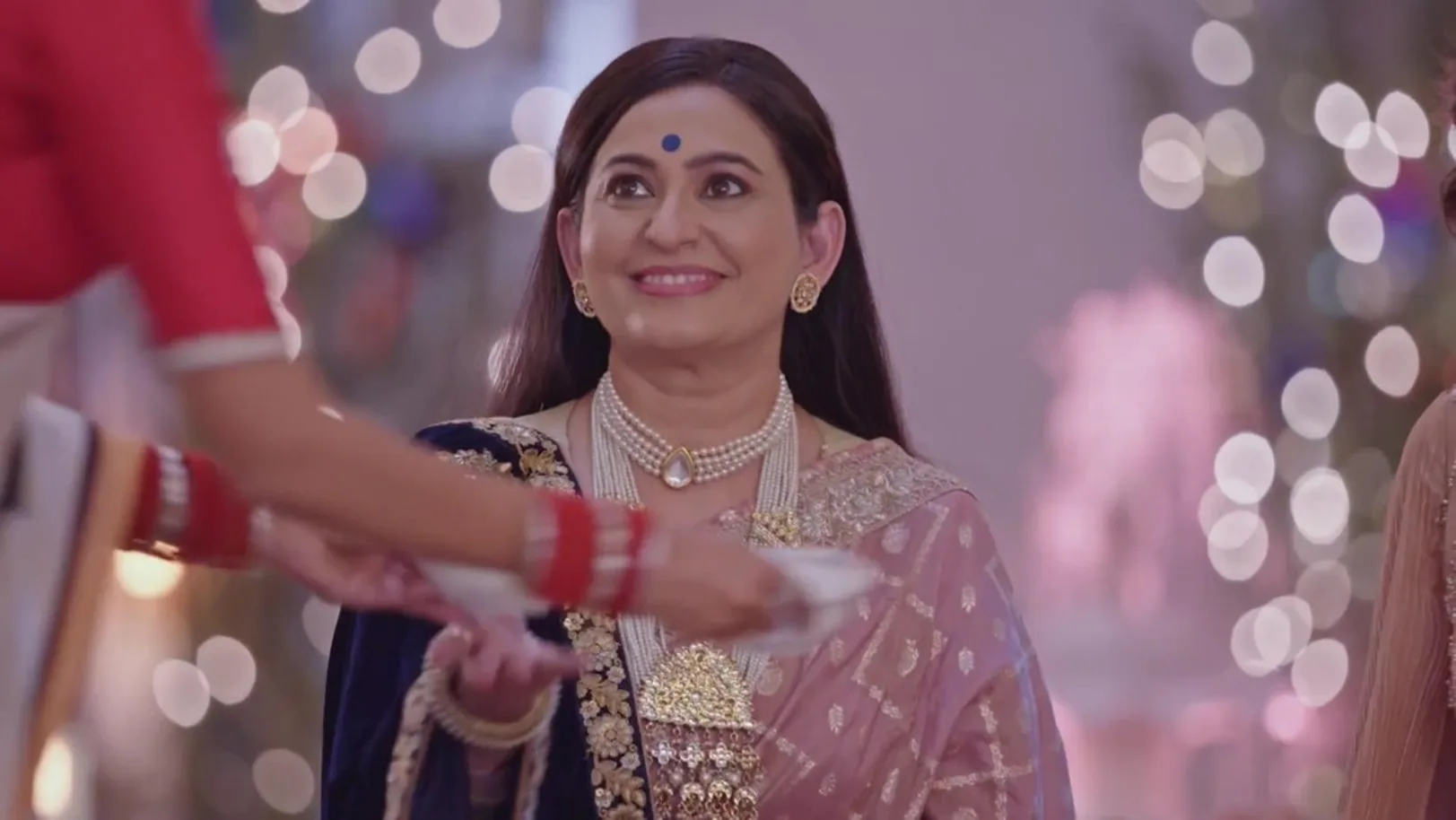 Malishka Gets Emotional after Talking to Rohan | Bhagya Lakshmi 