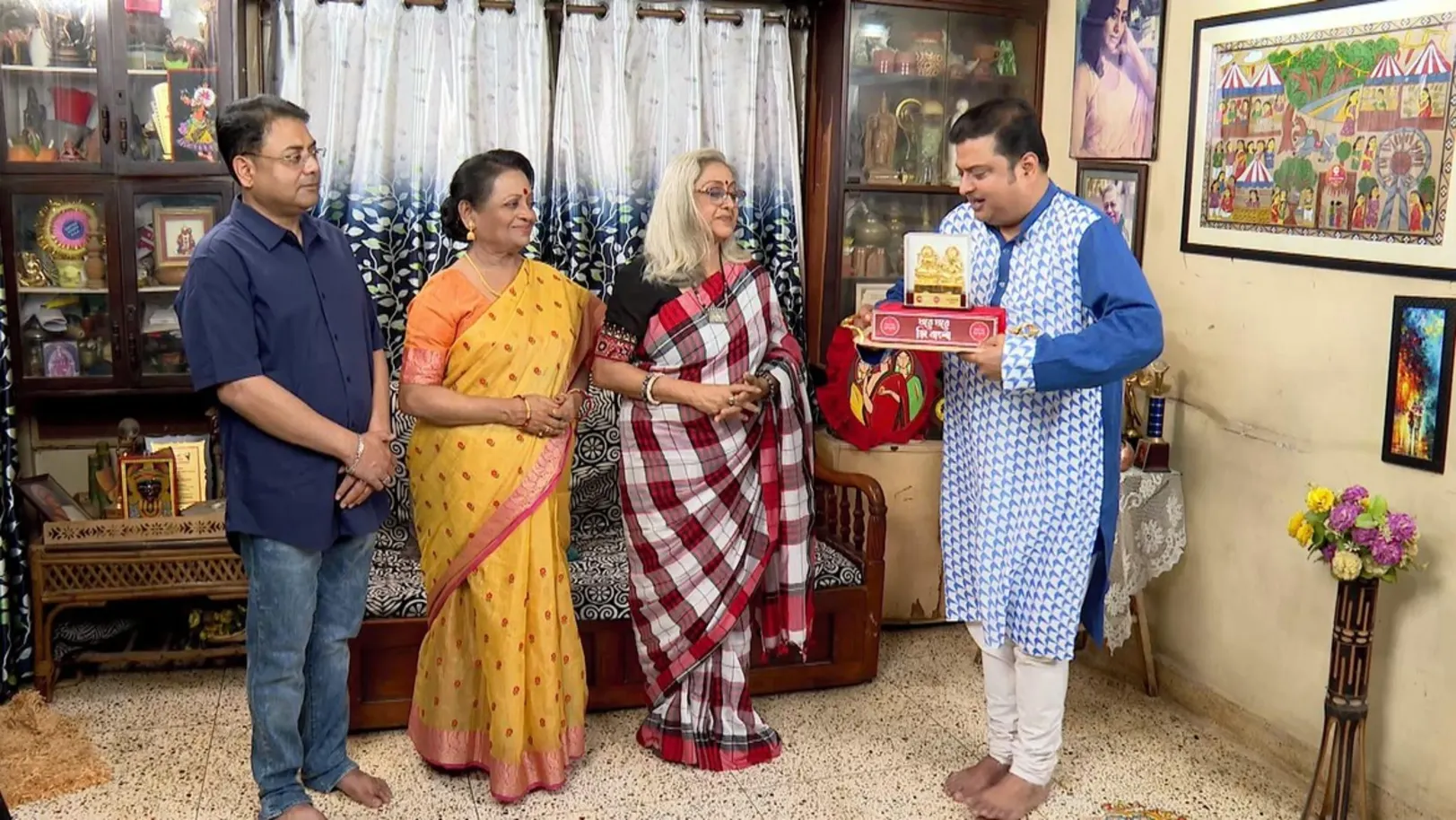 Biswanath Visits Actress Kalyani's House l Ghore Ghore Zee Bangla l Promo