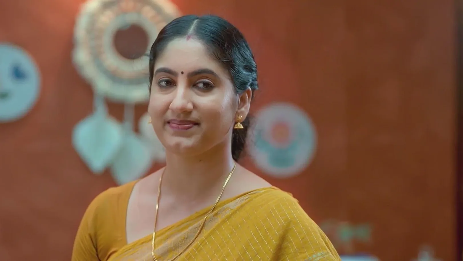 Rajalakshmi Praises Nandhini | Valsalyam 