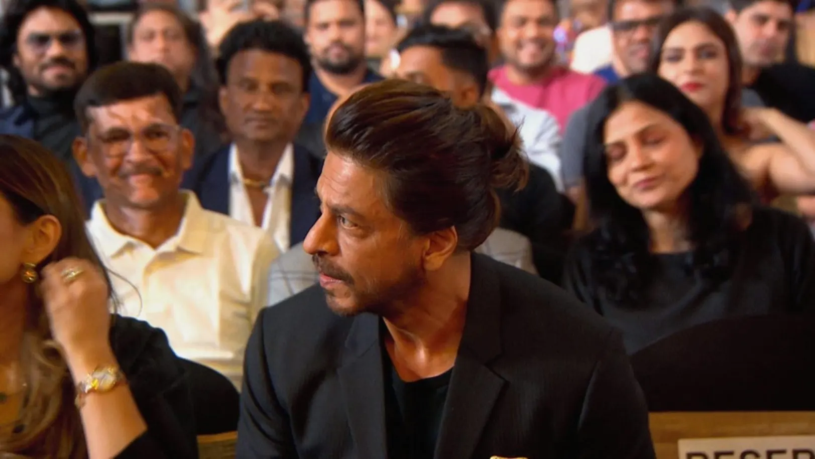 Shah Rukh's Fans Go Crazy after Seeing Him | Zee Cine Awards 2024 