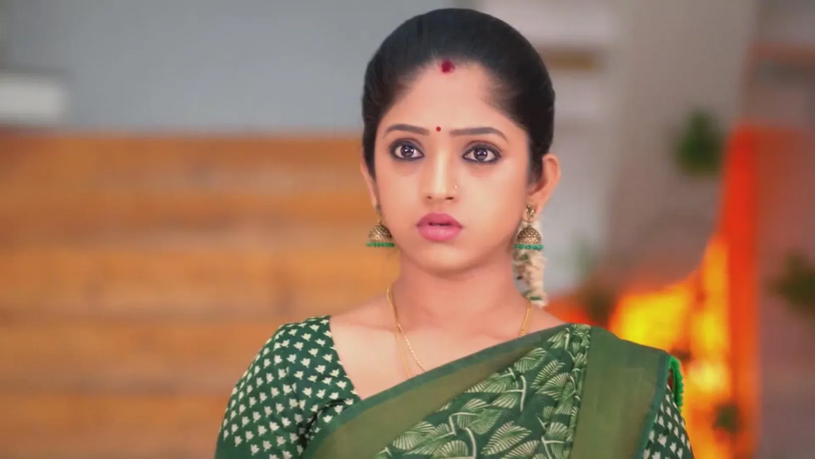 Watch Ninaithale Inikkum Latest Episodes Online Exclusively on ZEE5