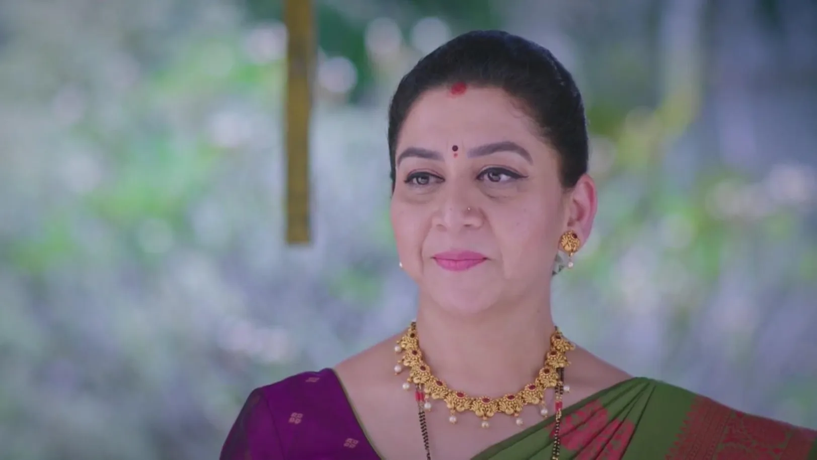 Annapoorna Gives 'Bagina' to Poorni | Shrirasthu Shubhamasthu 