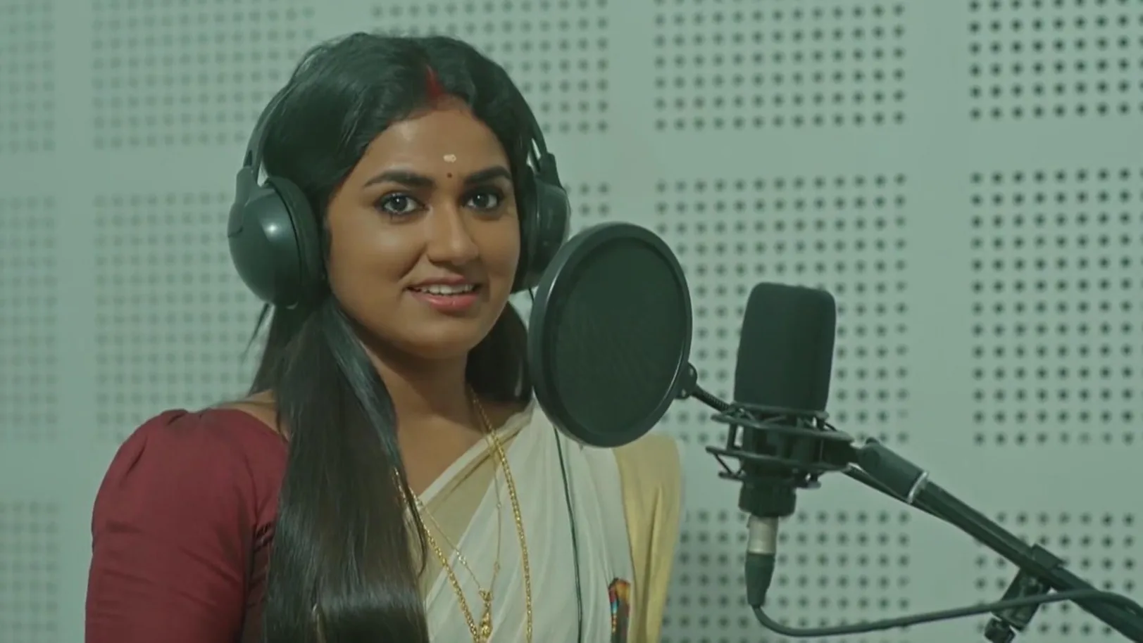 Shyama Sings in a Movie | Shyamambaram 