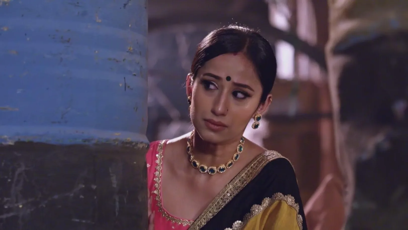 Malishka Finds Rishi Lying Unconscious | Bhagya Lakshmi 