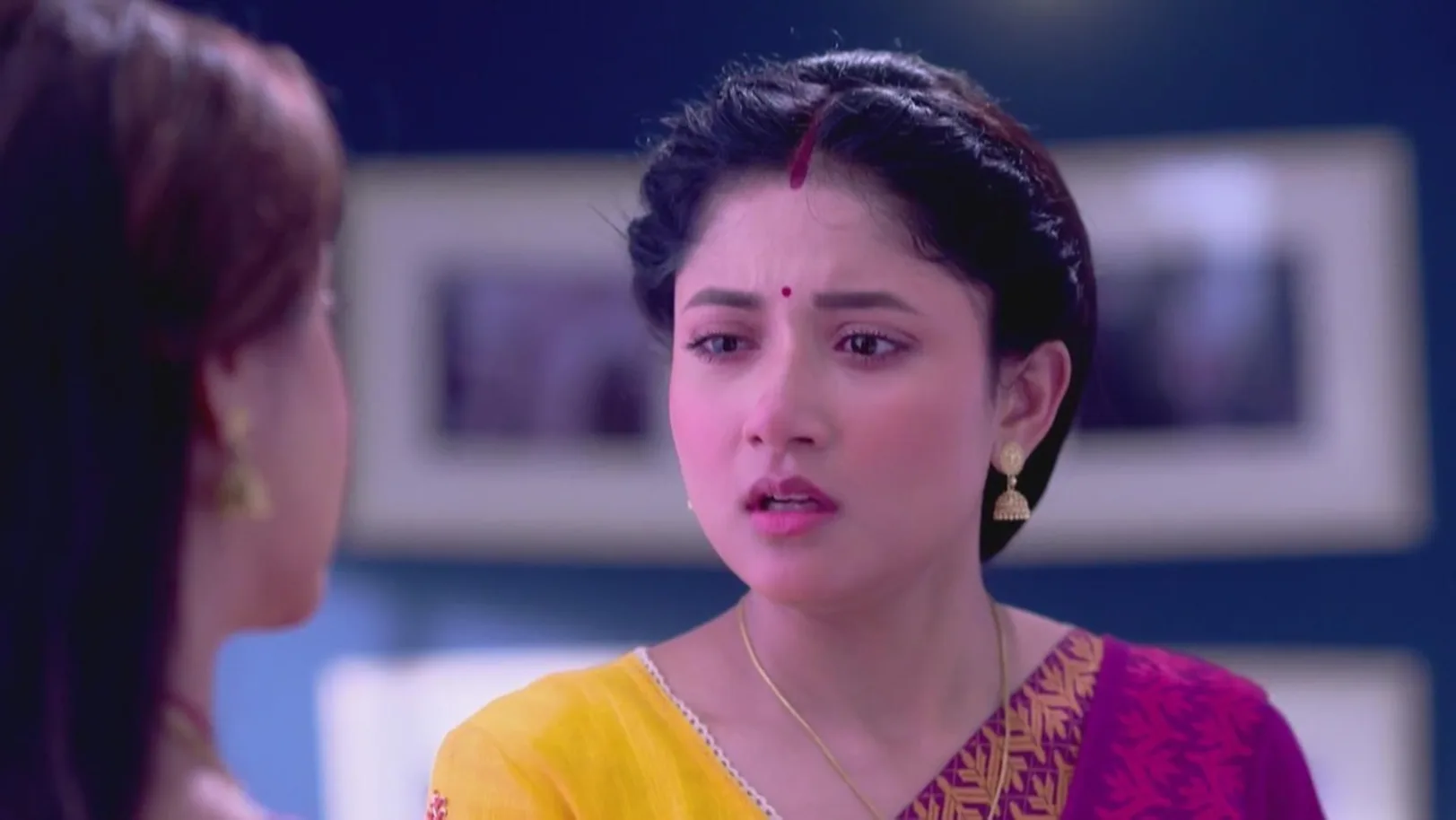 Aditya Is Unwilling to Give Alo's Place to Radha 9th April 2024 Webisode