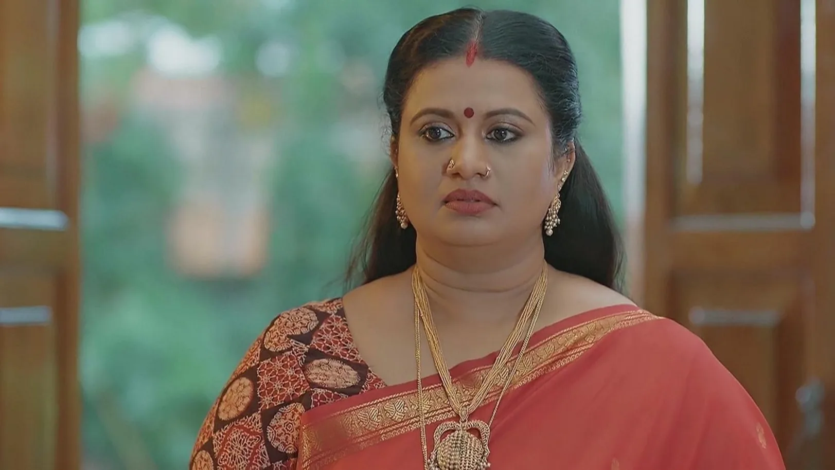 Savithri Tells Rajalakshmi about Meenakshi | Valsalyam 