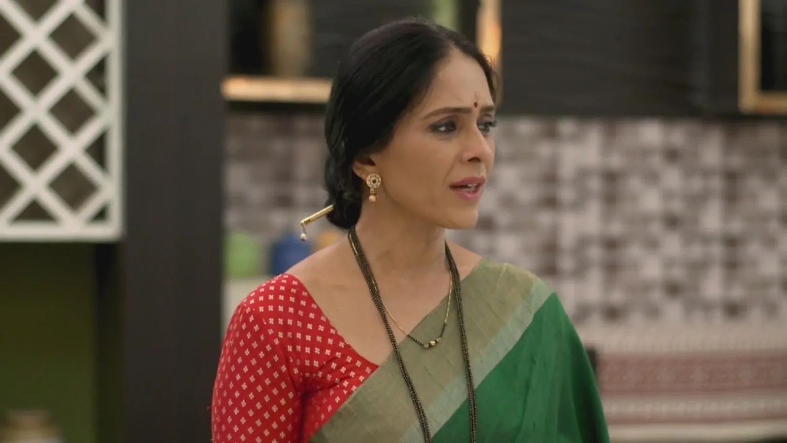 Rupali Tells Shekhar that Tejas Is Going to Die 8th April 2024 Webisode