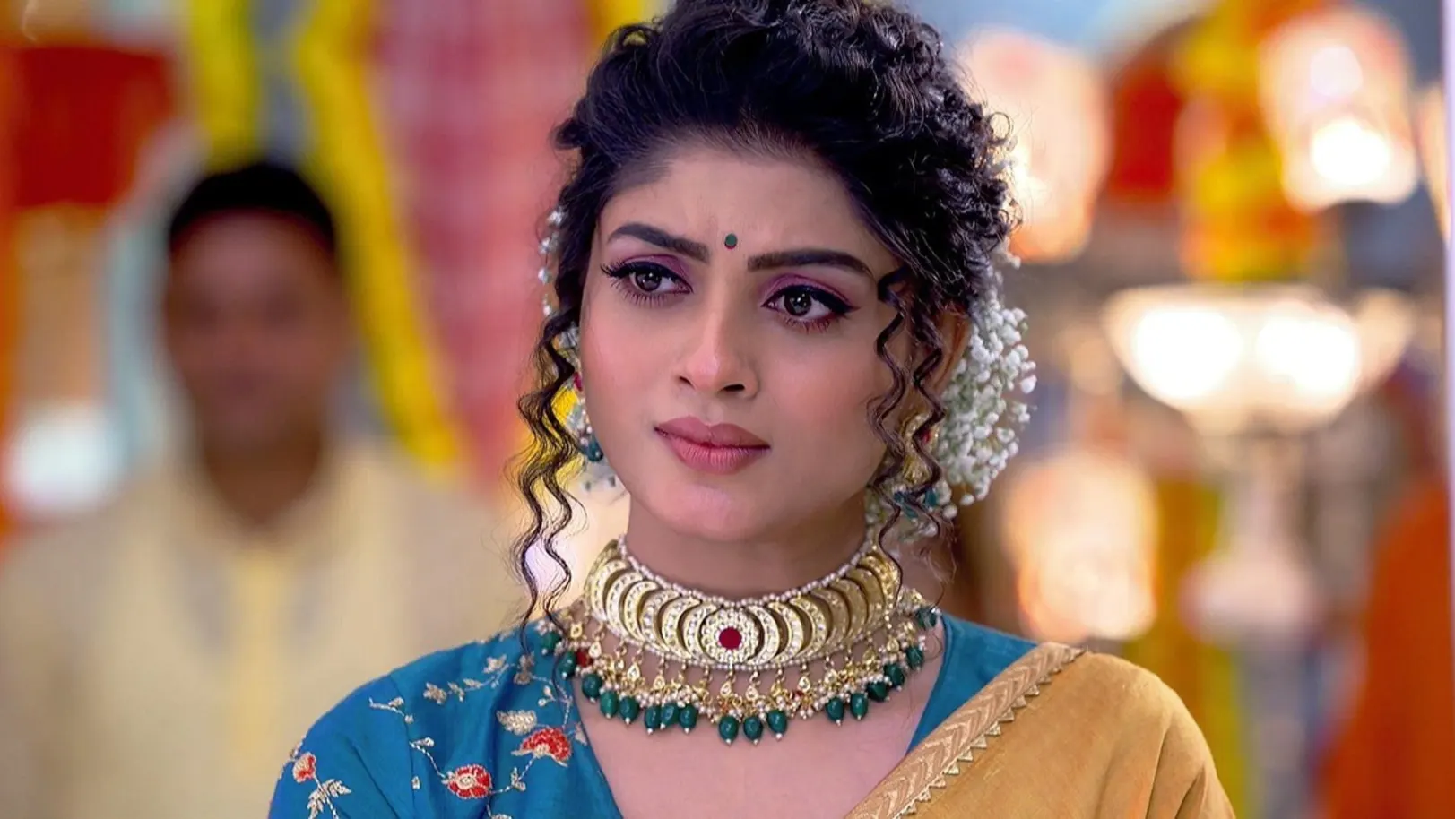 Radha Asks Alo to Sit for the Puja 15th April 2024 Webisode