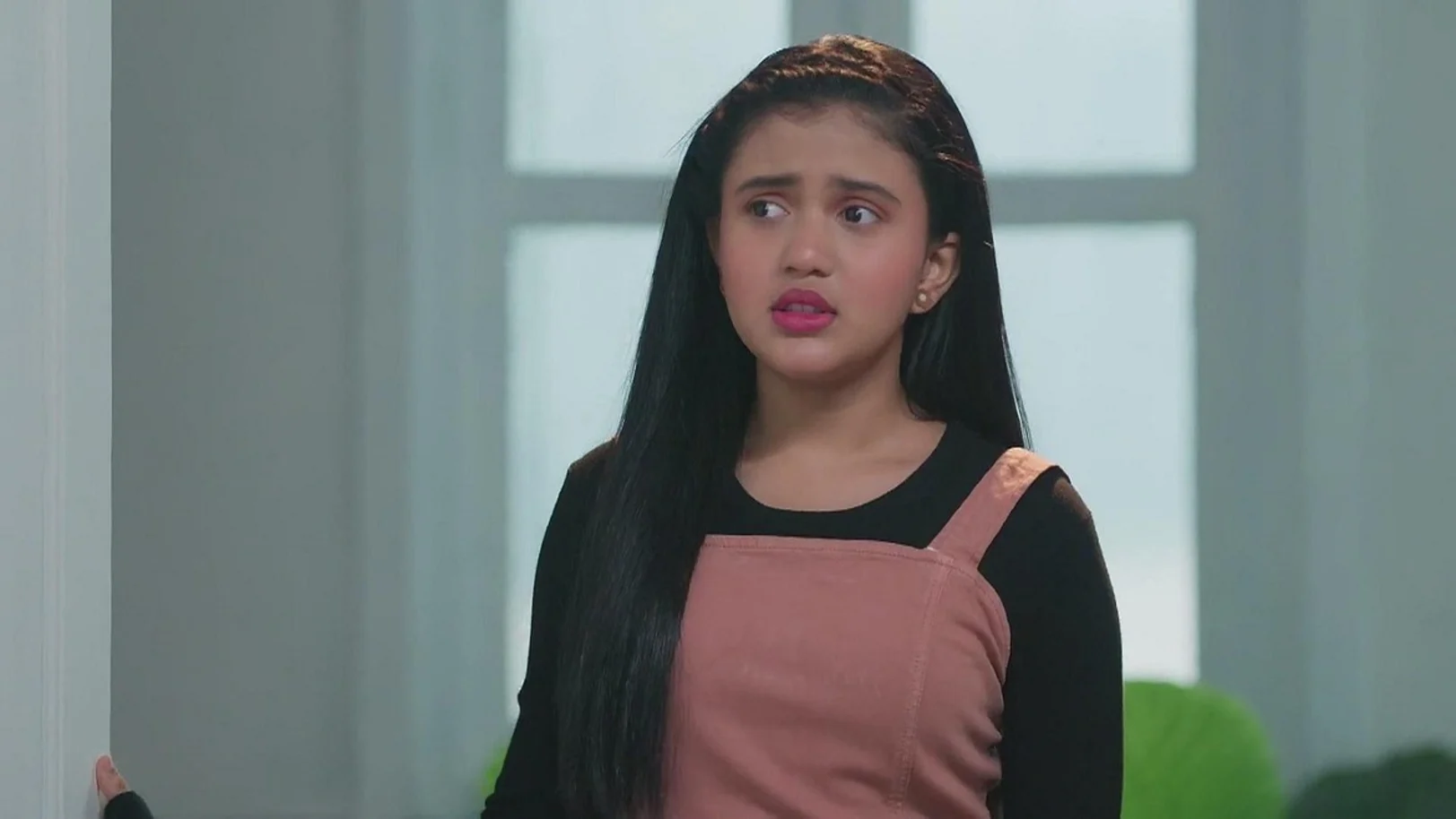 Pari Asks Mohan to Take Off the Mask 19th April 2024 Webisode