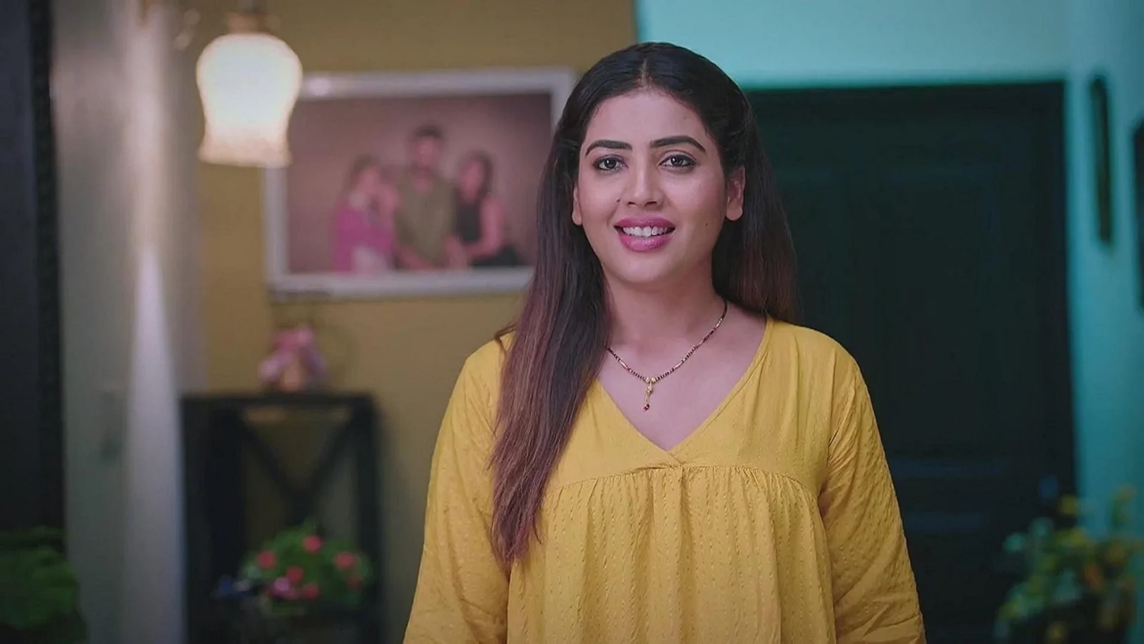Bhoomika Gives Monetary Help to Jeevan 25th April 2024 Webisode