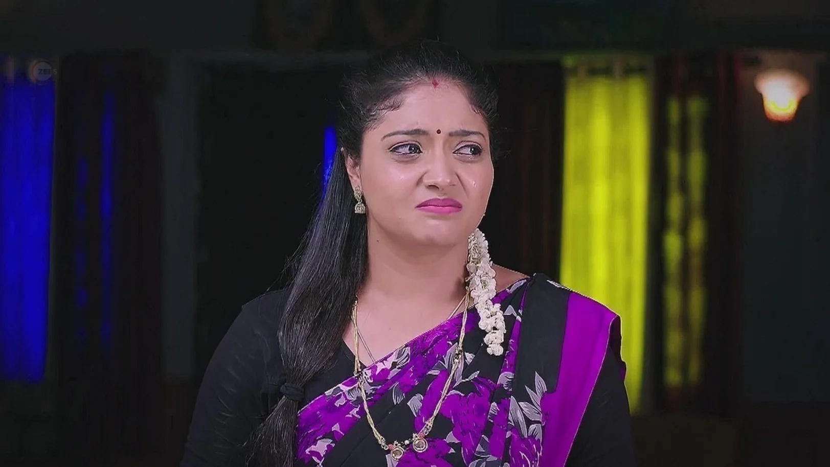 Girija Decides to Sell Her Nuptial Chain 23rd April 2024 Webisode