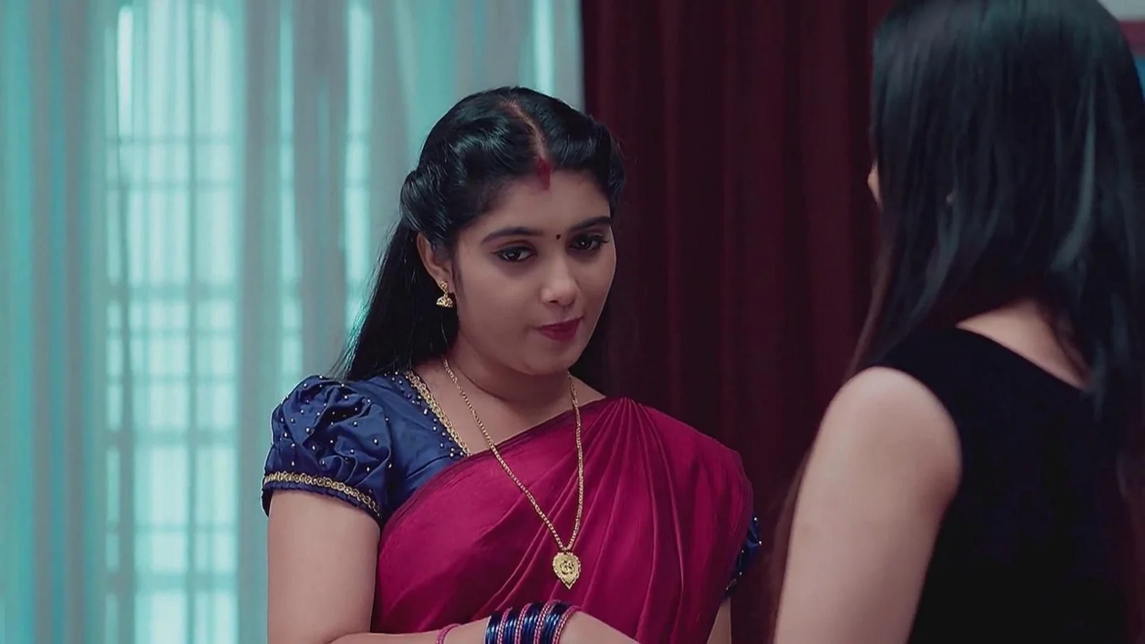 Lakshmi Decides to Gift Sanju a Shirt | Mizhirandilum 