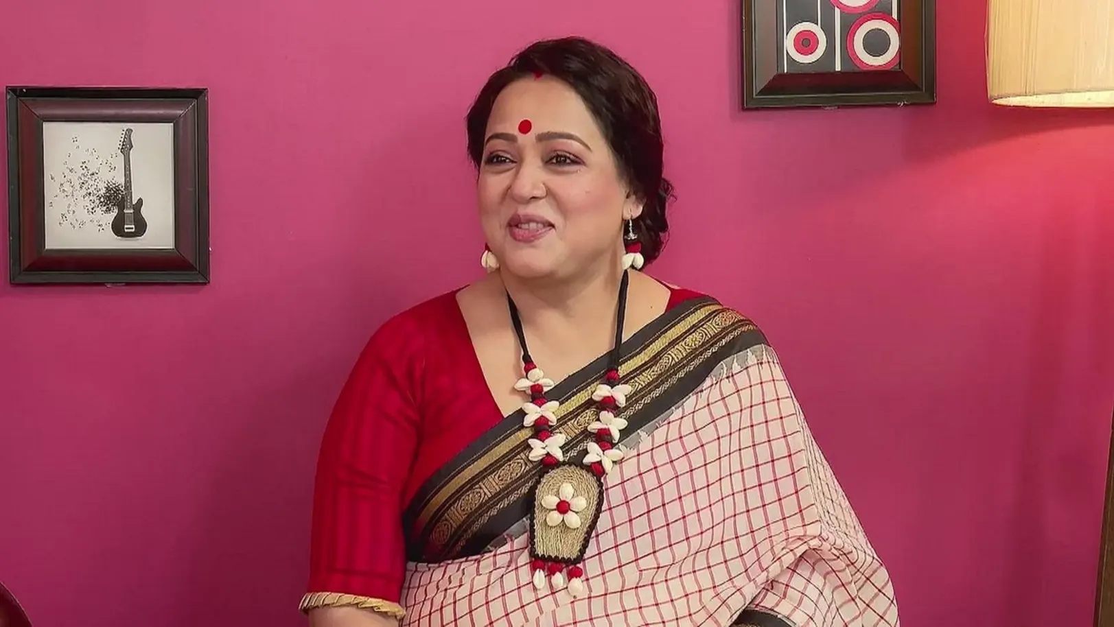 Chandrika Answers Song-Based Questions l Ghore Ghore Zee Bangla 