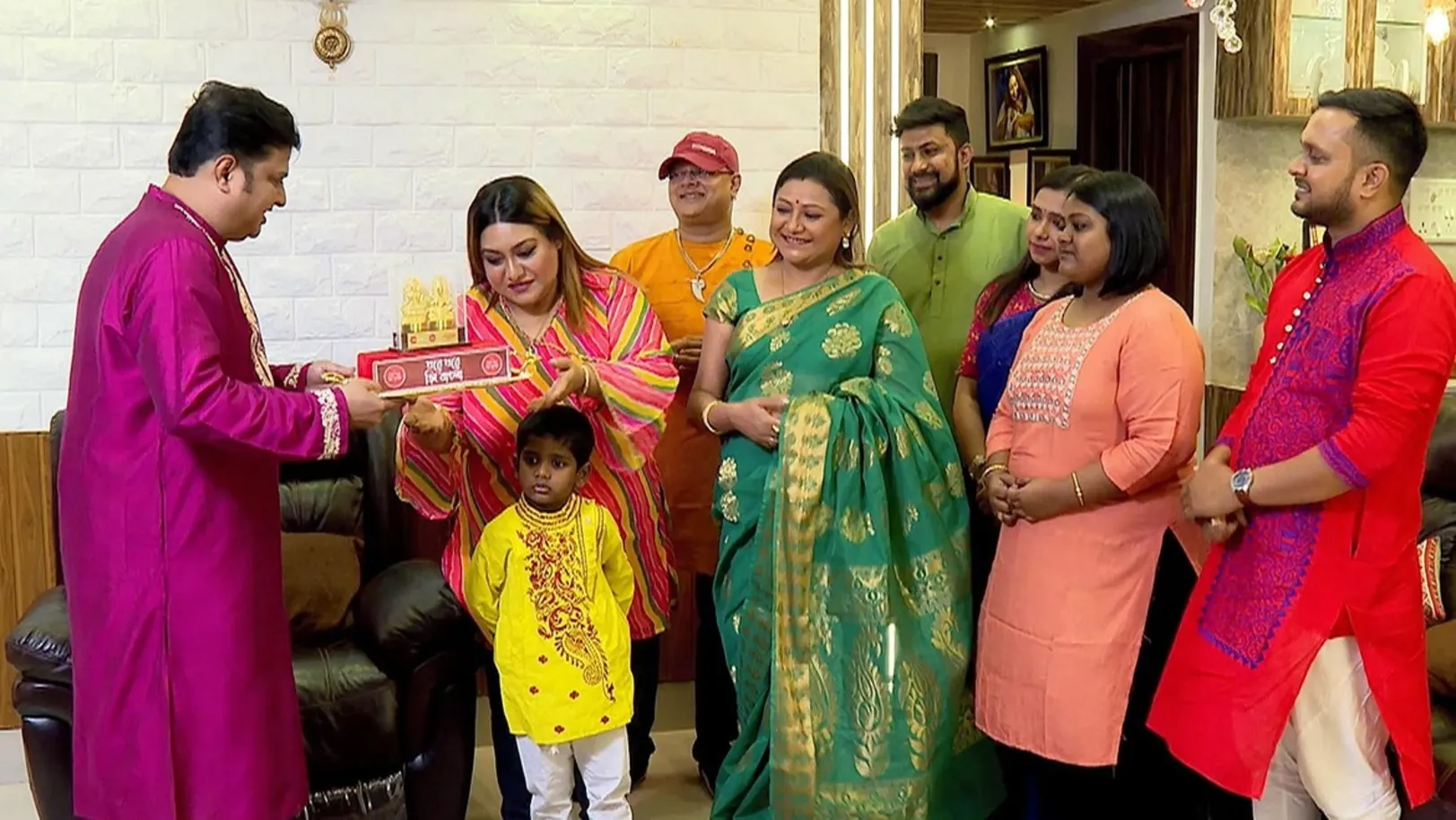 Biswanath Visits Famous Singer Jojo l Ghore Ghore Zee Bangla l Promo