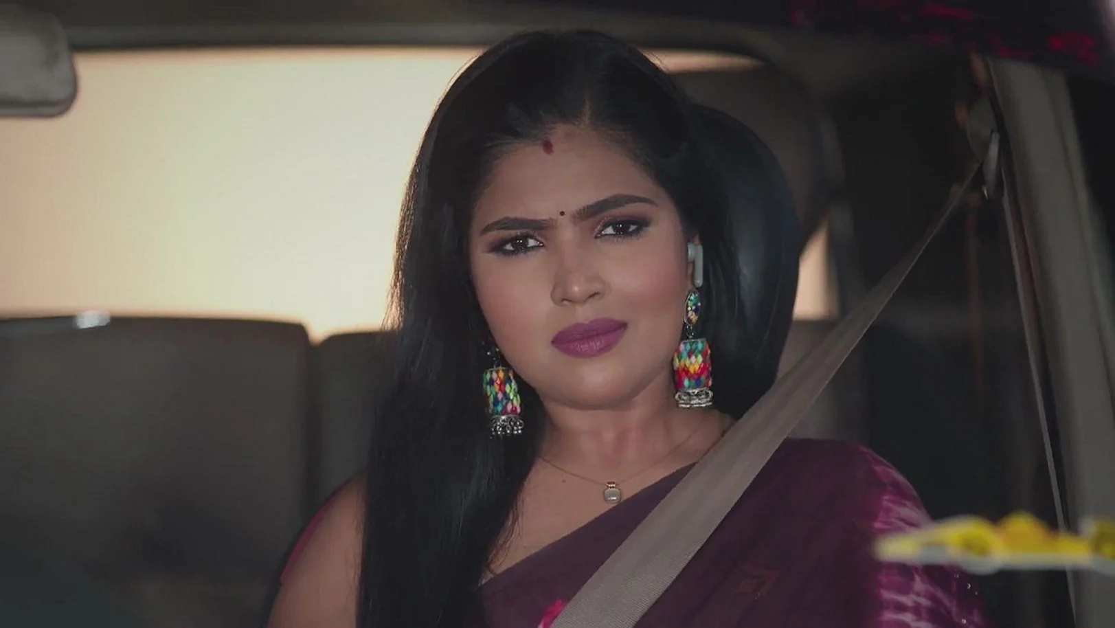 Watch Ninaithale Inikkum Latest Episodes Online Exclusively on ZEE5