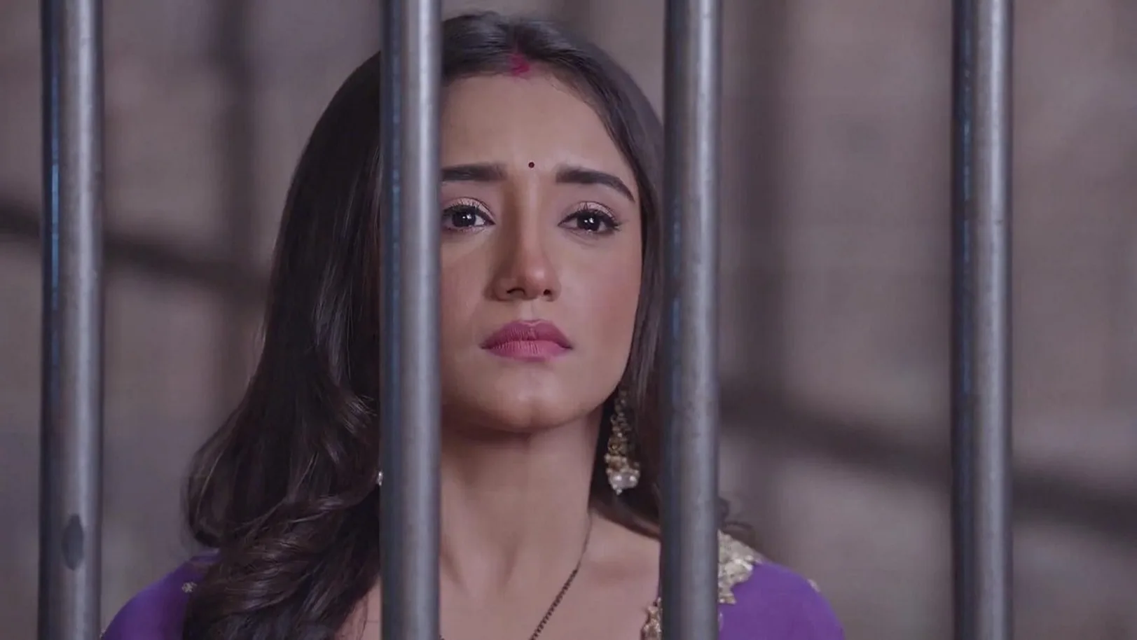 Khushi Worries on Learning about Purvi's Arrest 17th May 2024 Webisode