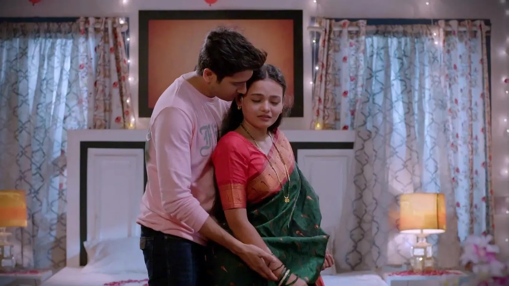 Neeraj and Nishi's Romantic Moment | Sara Kahi Tichyasathi | Promo